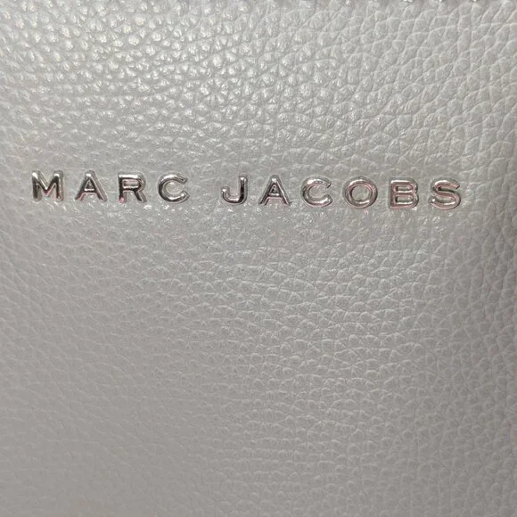 Marc Jacobs leather bag plus pouch & large zip pocket. EUC! Can hold an iPad. - Picture 3 of 9